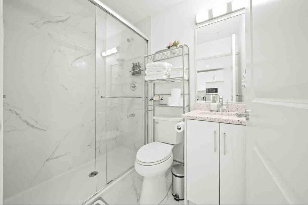 Entire New Cozy And Modern 2-Storey House Vancouver Buitenkant foto