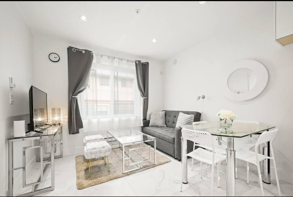 Entire New Cozy And Modern 2-Storey House Vancouver Buitenkant foto