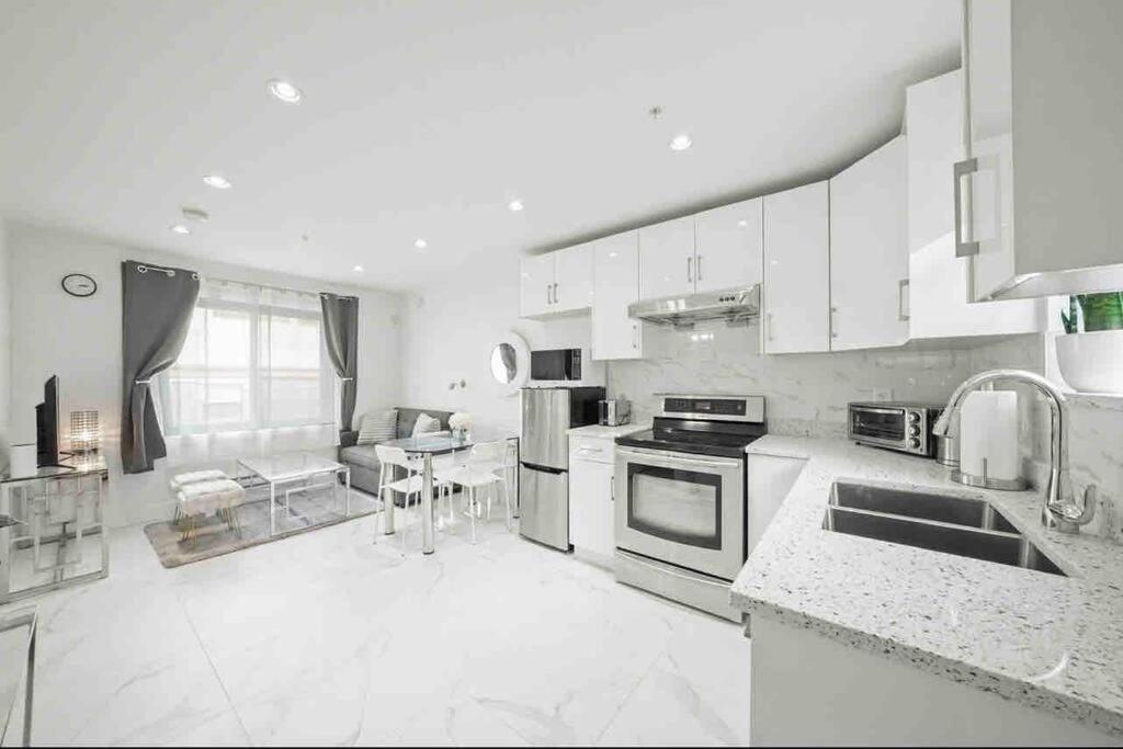 Entire New Cozy And Modern 2-Storey House Vancouver Buitenkant foto