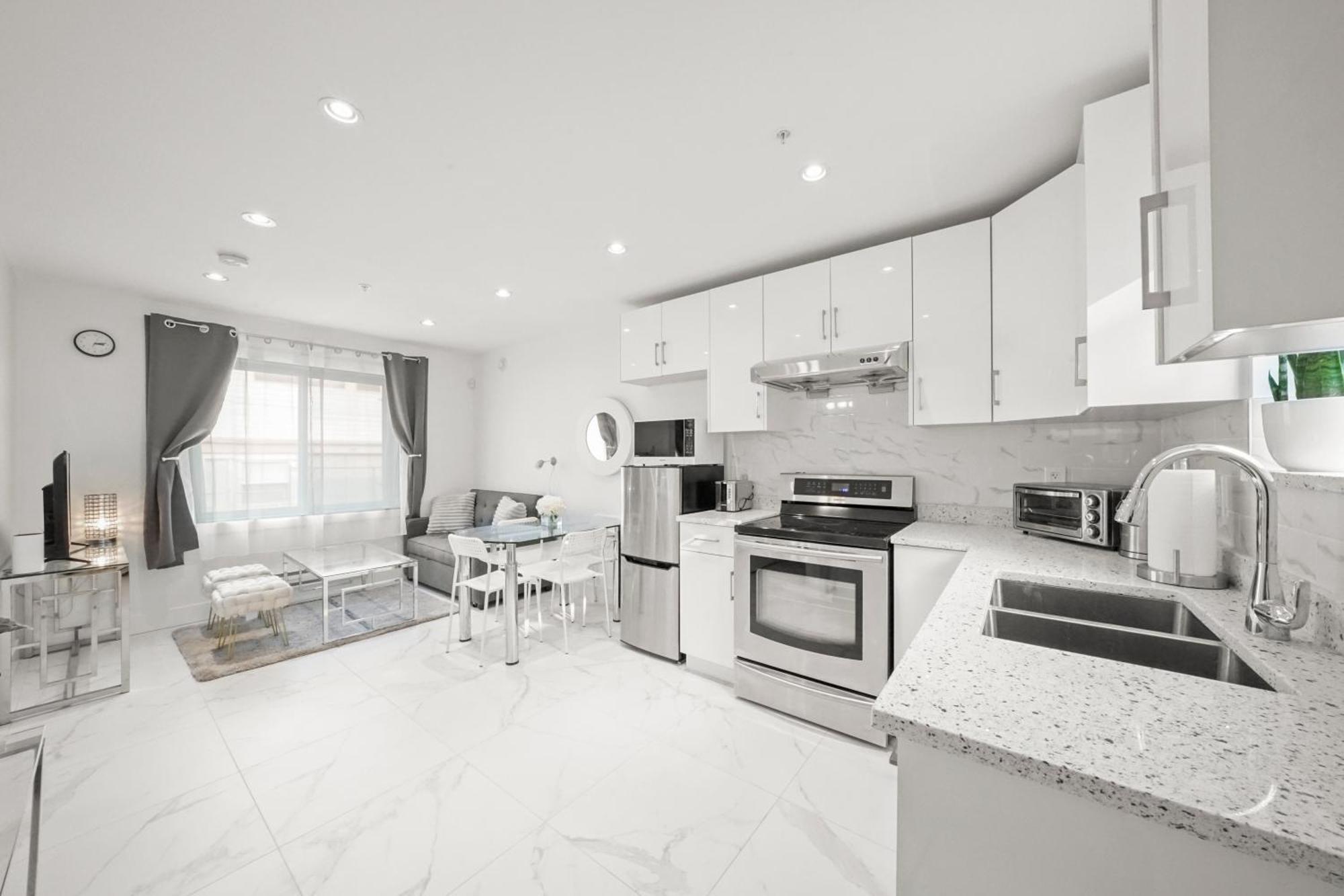 Entire New Cozy And Modern 2-Storey House Vancouver Buitenkant foto